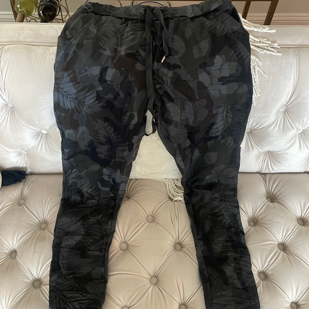 Temp & Paris Size Small drawstring pants